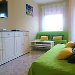 Bright Spacious Apartment, 2 Min Walk From Daire Candelaria