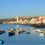 Bright Spacious Apartment, 2 Min Walk From
