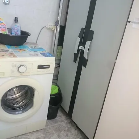 Bright Spacious Apartment, 2 Min Walk From Apartmán