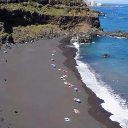 Bright Spacious Apartment, 2 Min Walk From Lejlighed