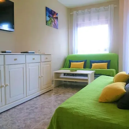 Bright Spacious Apartment, 2 Min Walk From 公寓 坎德拉里亚