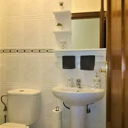 Bright Spacious Apartment, 2 Min Walk From * 坎德拉里亚