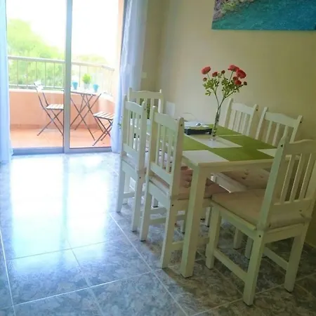 公寓 Bright Spacious Apartment, 2 Min Walk From 坎德拉里亚