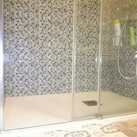 Bright Spacious Apartment, 2 Min Walk From * Канделария