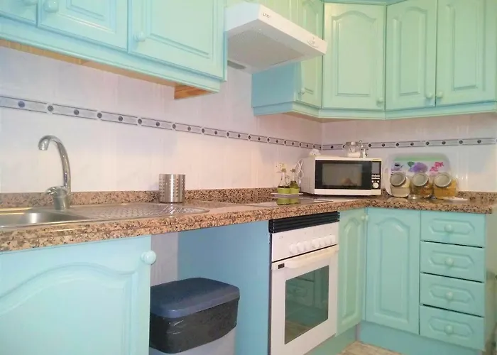 Appartamento Bright Spacious Apartment, 2 Min Walk From