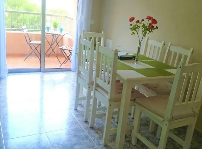 Appartement Bright Spacious Apartment, 2 Min Walk From Candelaria