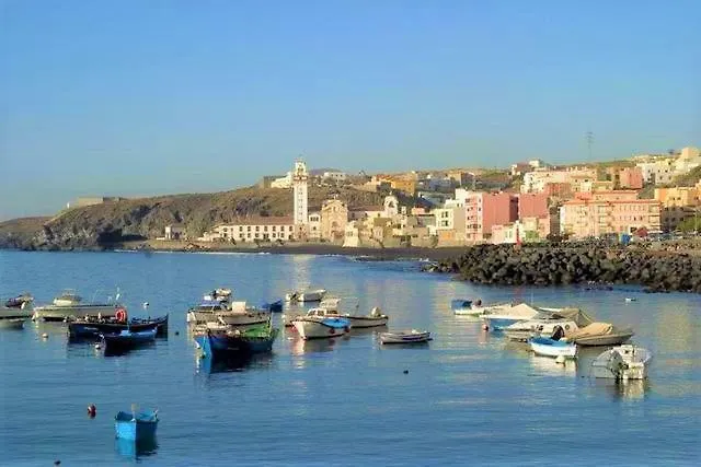 Bright Spacious Apartment, 2 Min Walk From