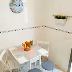 Bright Spacious Apartment, 2 Min Walk From * 坎德拉里亚