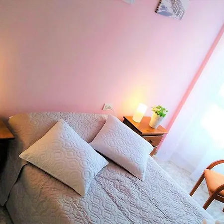 Bright Spacious Apartment, 2 Min Walk From كانديلاريا